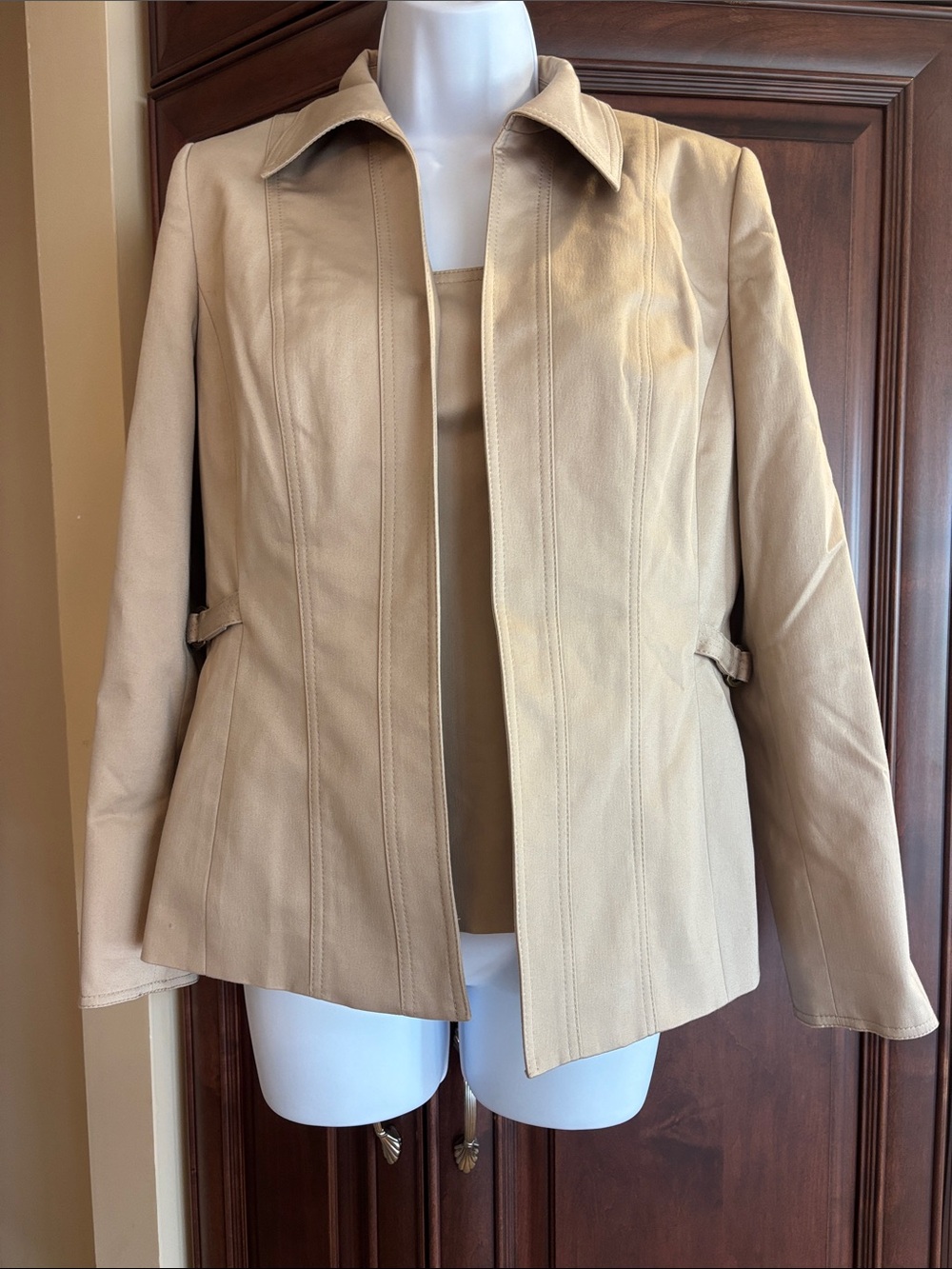 Kasper Tan Jacket and Tank Set with Structured Seams